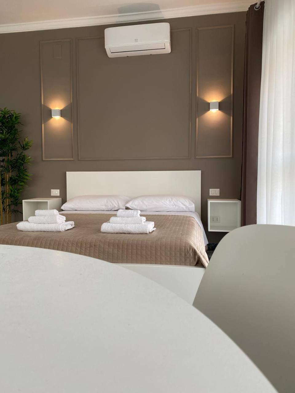 Quintino Sella Suites Bari Bagian luar foto