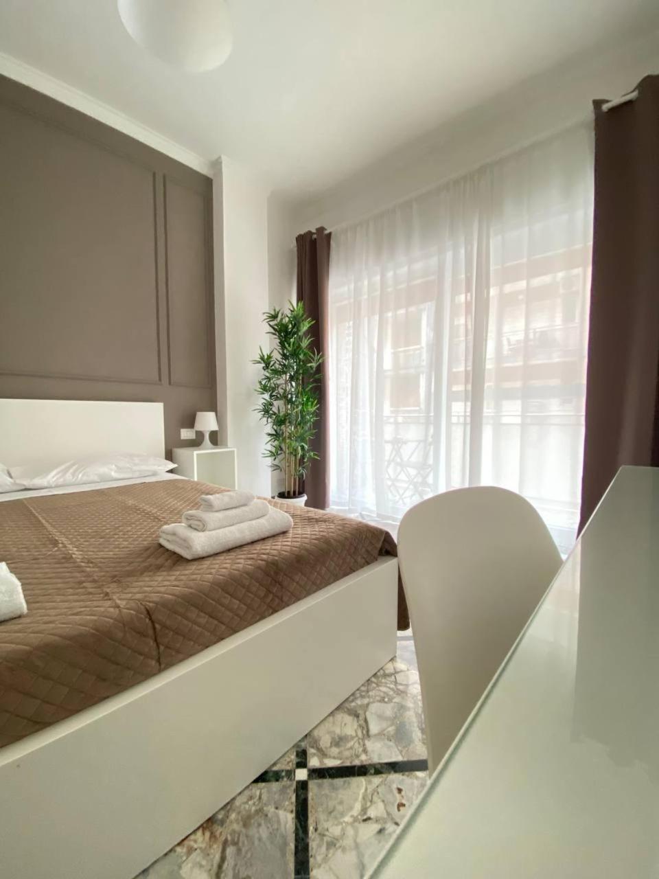 Quintino Sella Suites Bari Bagian luar foto